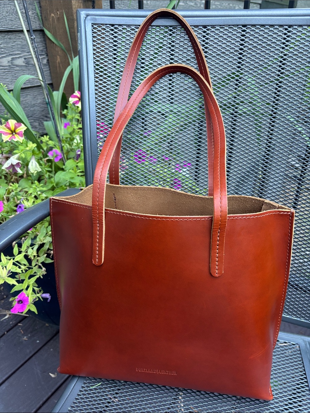 August Tote, M, Portland Leather, Madrone brown